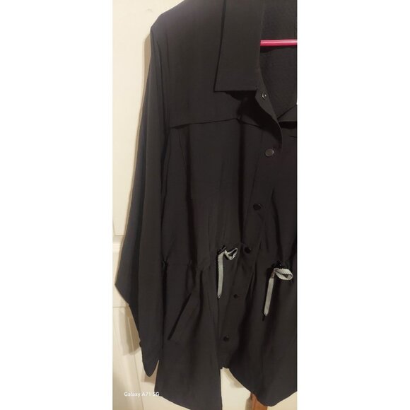 TORRID Happy Camper Stretch Woven Anorak Jacket Deep Black Size 5X Plus Size NWT - Picture 2 of 13